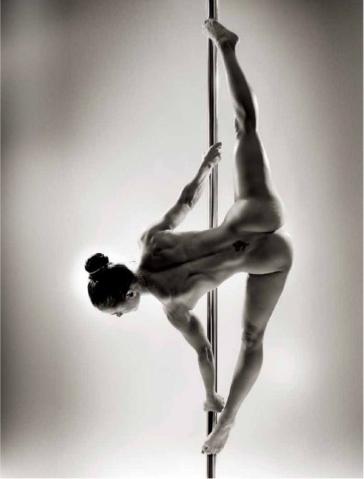 Sexy Naked Pole Dance