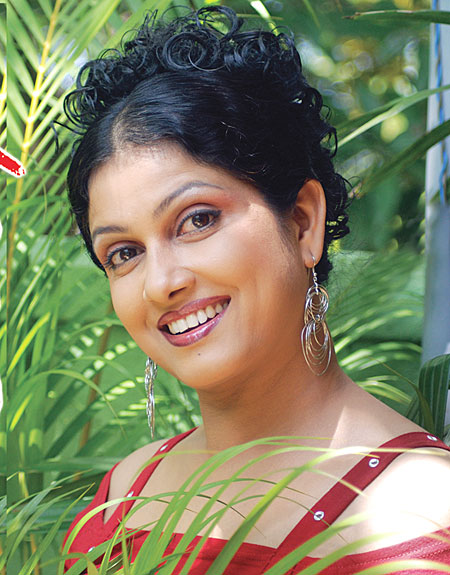 Srilankan actress dilani