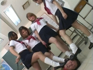 Japanese teacher gets feet