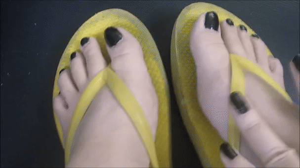 Dirty feet sandals
