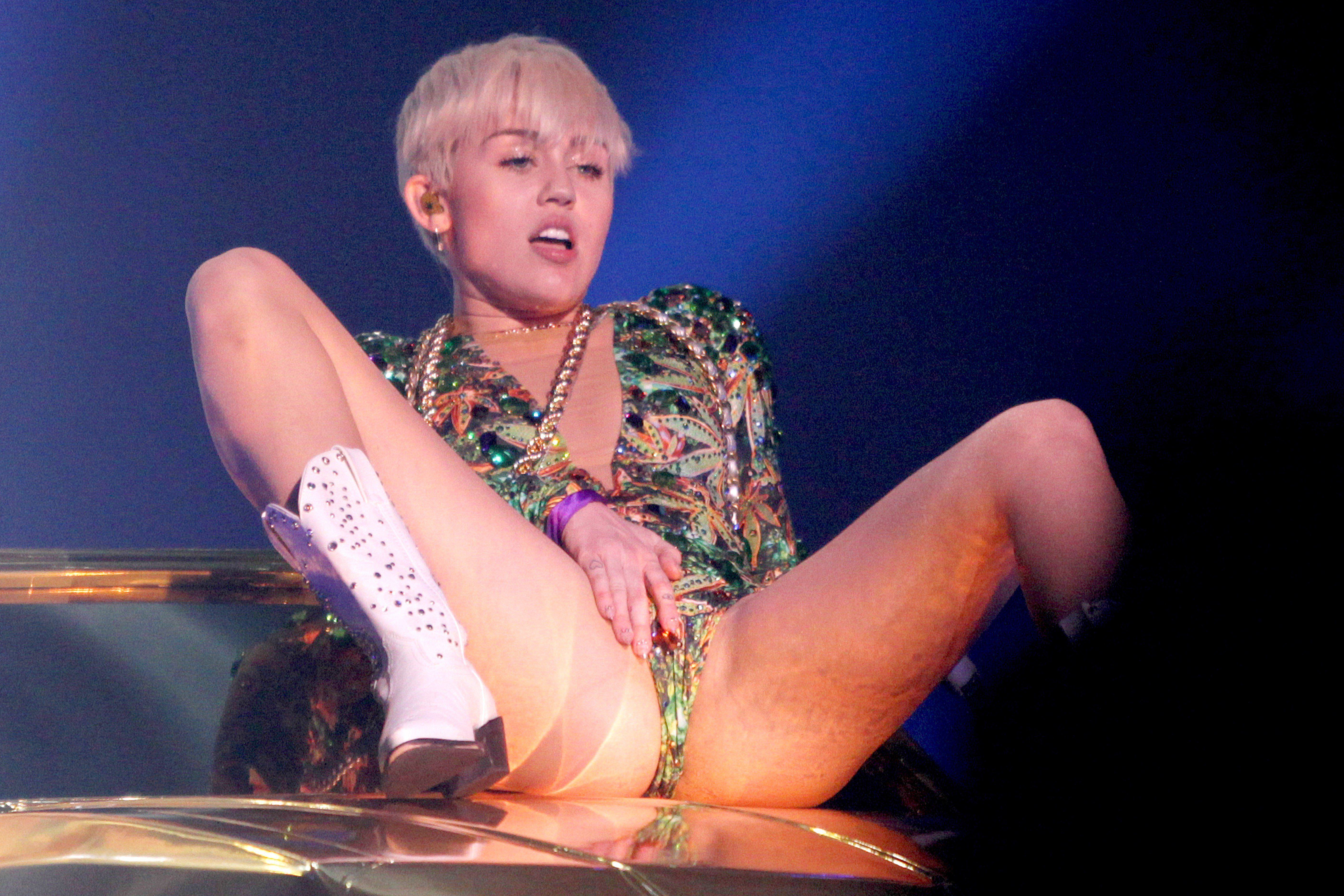 best of Public miley peeing cyrus