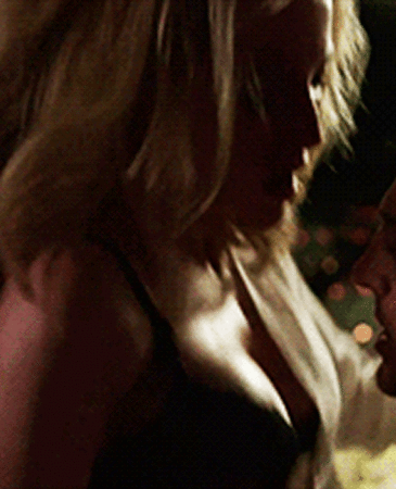 Gillian anderson lesbian kiss with