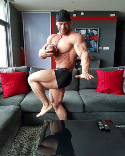 Muscle jock turns into whimpering bottom