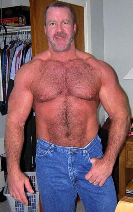 Str8 silver muscle daddy jerking